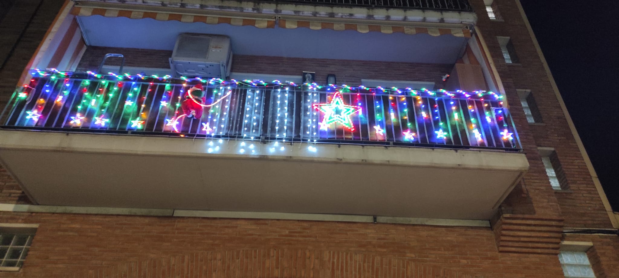 Imatge pels mitjans: Estrellas de colores.